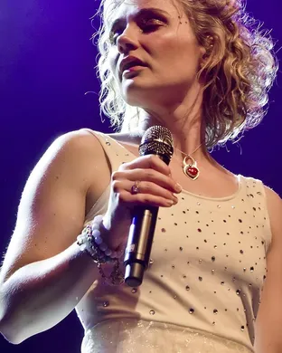 Clare Bowen Columbus
