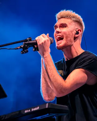 Colton Dixon Marion